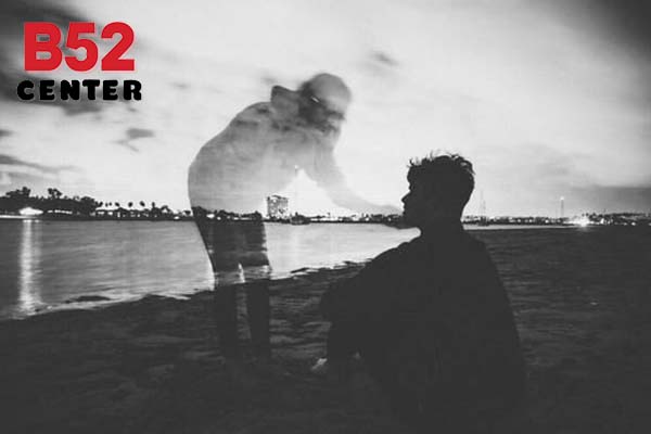 Mơ thấy người thân đã khuất về trò chuyện cùng với mình